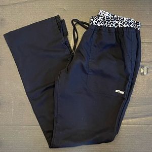 Gray’s Anatomy Active Scrub Pants Sm Black/Leopard Matching Top Available